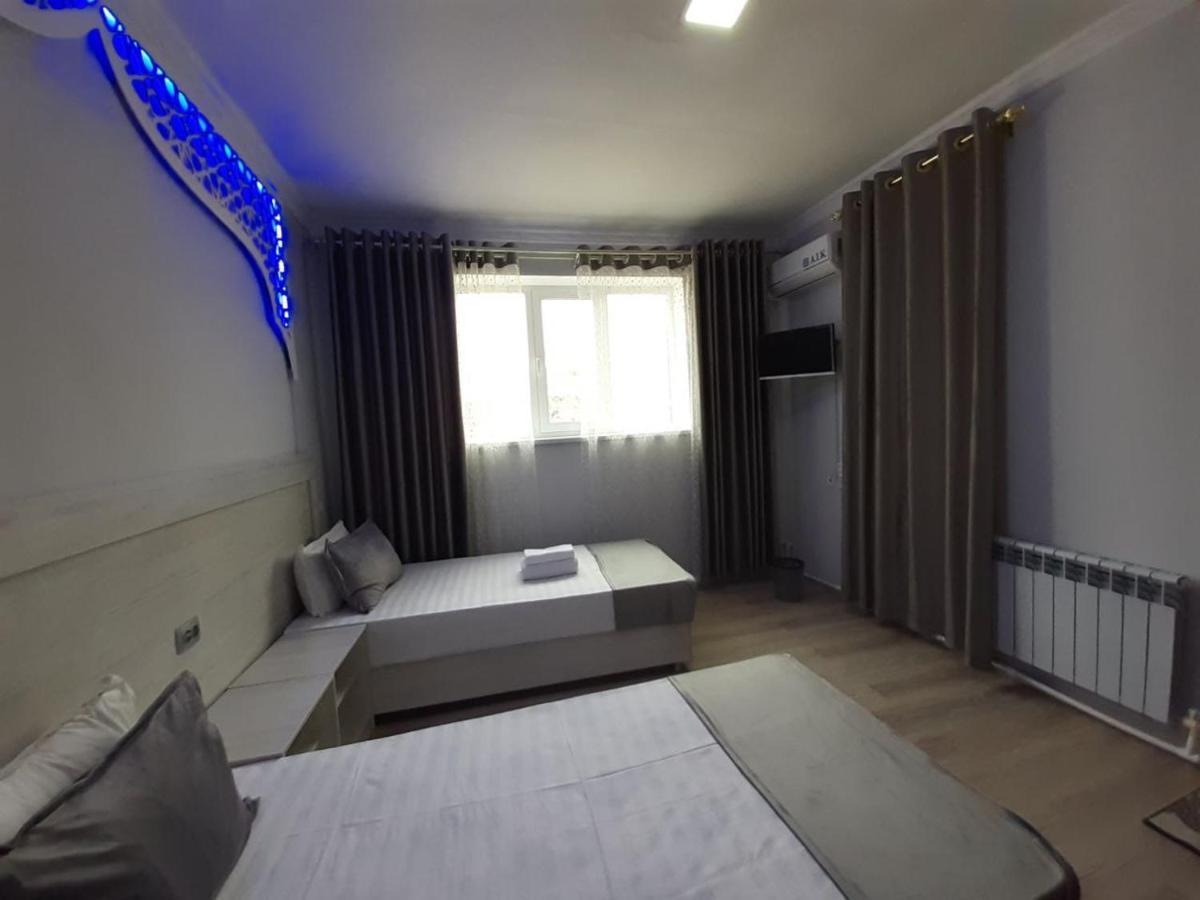 Hotel Rizqiro'Z Boutique Bukhara Room photo